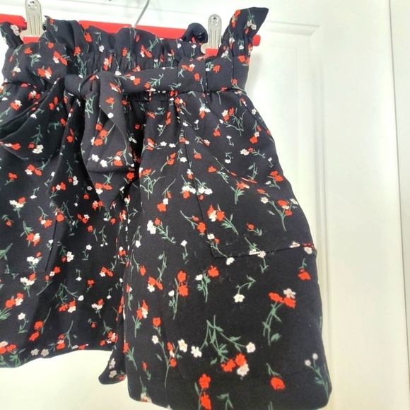 Cherry Pop Elastic Shorts - Picture 3 of 4